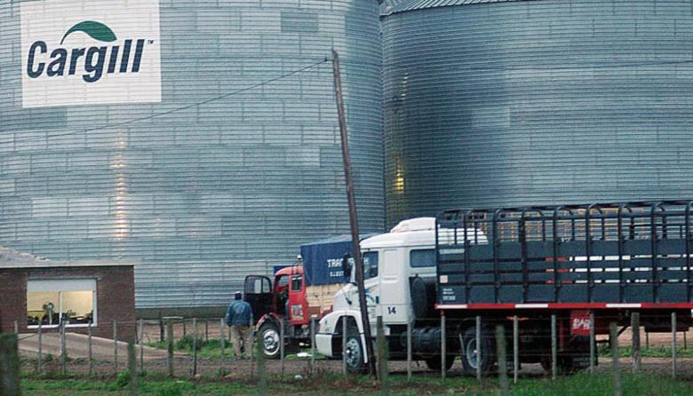 Siguen las versiones cruzadas por el parate de la planta de Arribeños y los transportistas