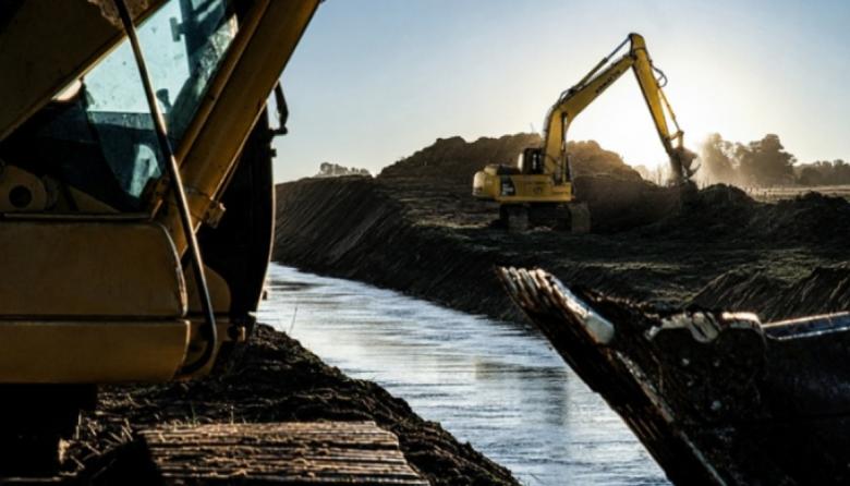 9 de Julio: La Provincia avanza con la limpieza del Canal Cañada del Saladillo