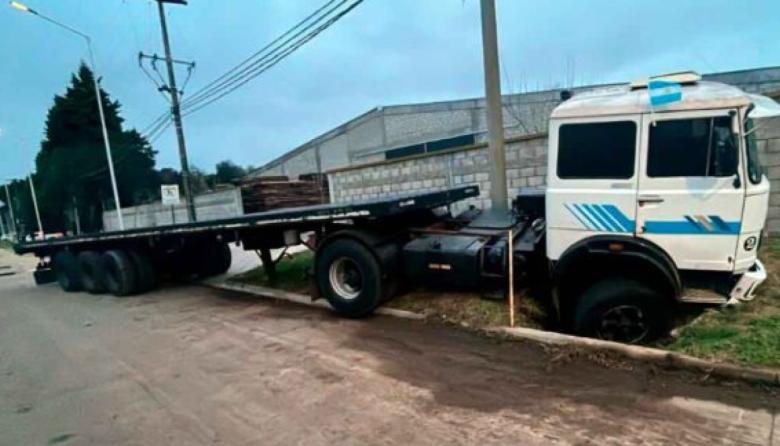 Alberti: Un camionero falleció al ser atropellado por el camión que estaba arreglando