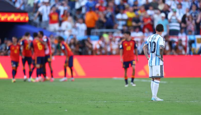 Argentina entregó el alma pero España fue superior y se coronó campeón