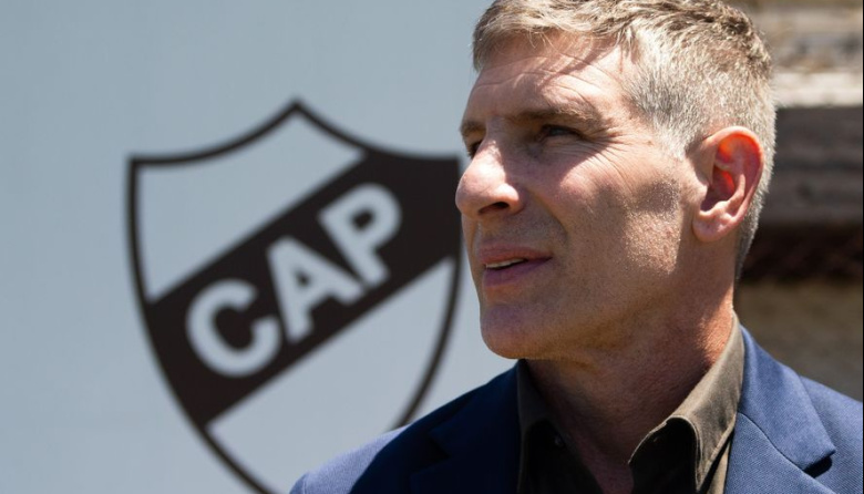 Martín Palermo vuelve a Platense: le ganó la pulseada a Gustavo Costas y asume el cargo
