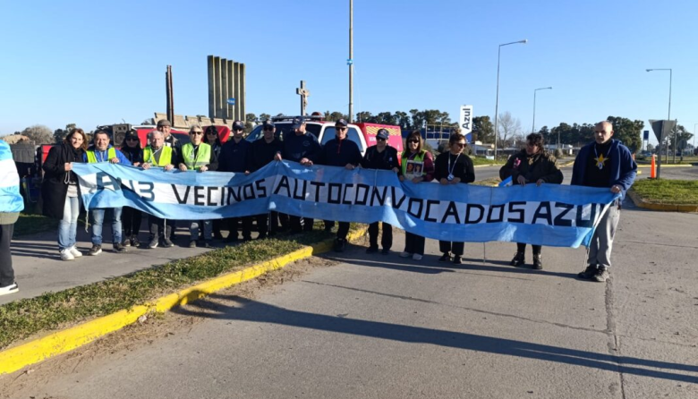Autoconvocados de Azul cruzaron a LLA por una reunión con la concesionaria