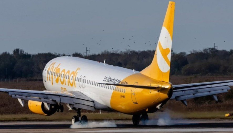 Flybondi se derrumba: embargos millonarios, salarios impagos y vuelos cancelados