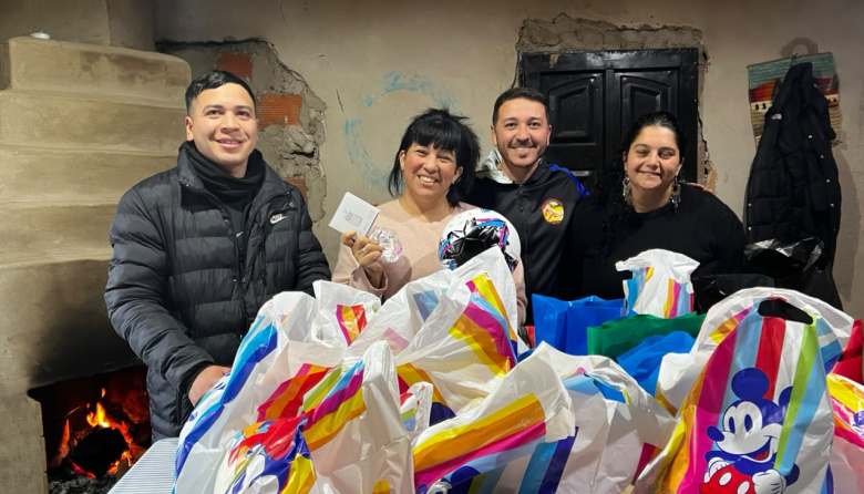 Don Ito entregó más de 200 juguetes nuevos a niños y niñas de sus espacios comunitarios