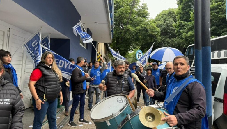Crece el conflicto entre Gimnasia Esgrima La Plata y UTEDYC por salarios atrasados