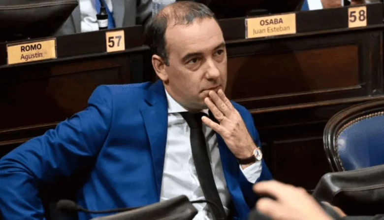 El diputado Adorni dijo que se confundió en su declaración jurada y puso un cero de más