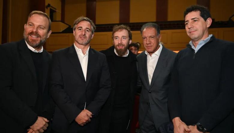 Hadad amaga con una candidatura: Su presentación tuvo varias caras conocidas
