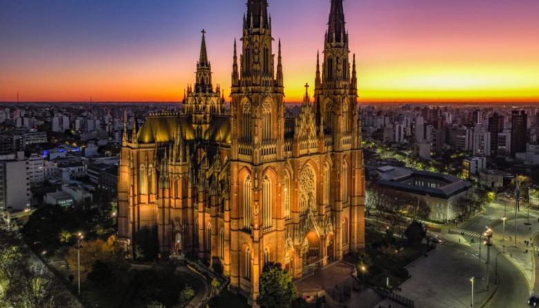 Busca la semifinal: La Catedral de La Plata 'se mide' con el Duomo de Milán