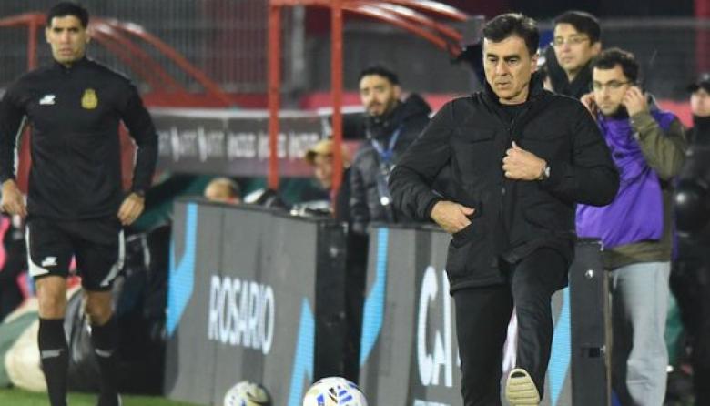 Gustavo Quinteros dejará de ser el DT de Independiente