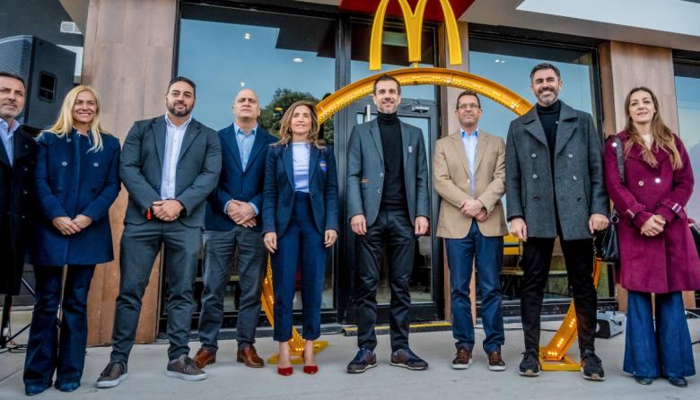 Abrió McDonald's en la terminal: mucho brillo y muchas sombras