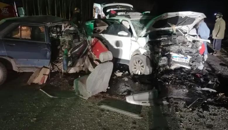Un árbitro de fútbol murió tras un brutal choque y cinco personas quedaron heridas