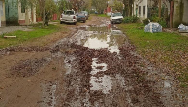 Hola Juancito, te estamos llamando, en la laguna hay barrial