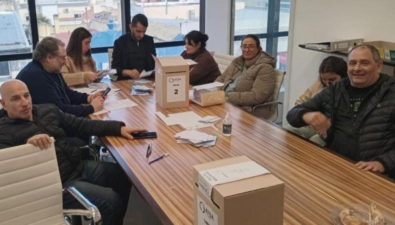 Azil fue reelecto una vez más por los trabajadores de la sanidad