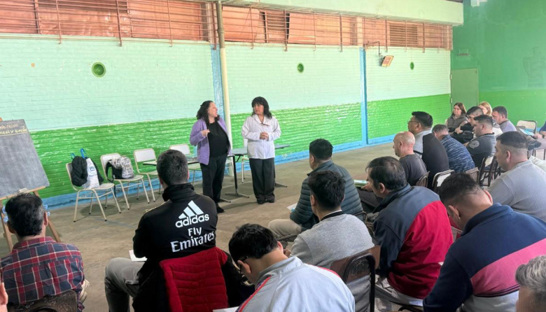 Taller de Manipulación y Conservación de Alimentos en la Unidad 13