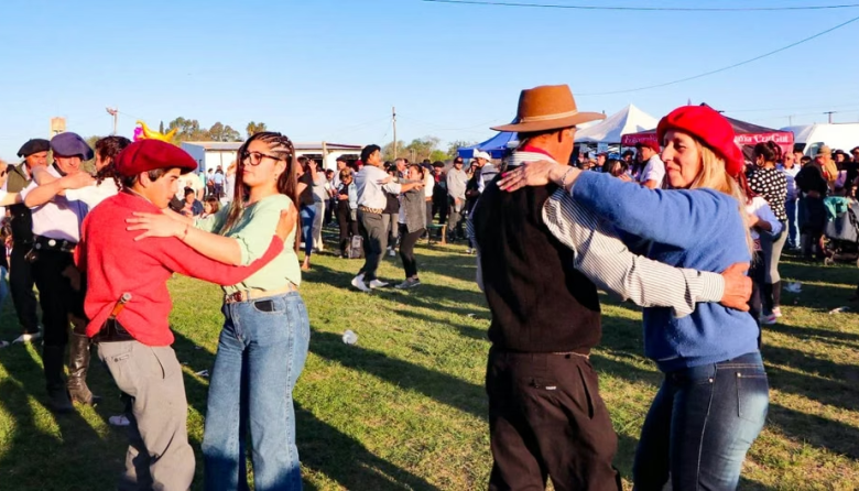 Seis pueblos y ciudades bonaerenses cumplen años y festejan con su gente