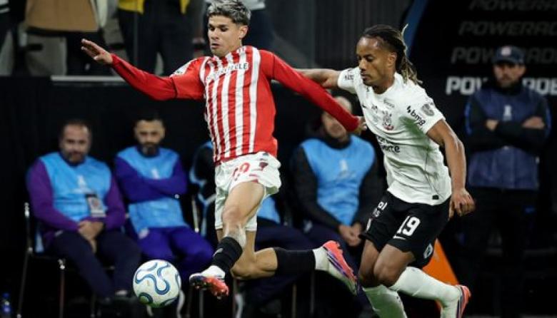 Estudiantes venció 1-0 a Corinthians en Brasil y se clasificó a las semifinales