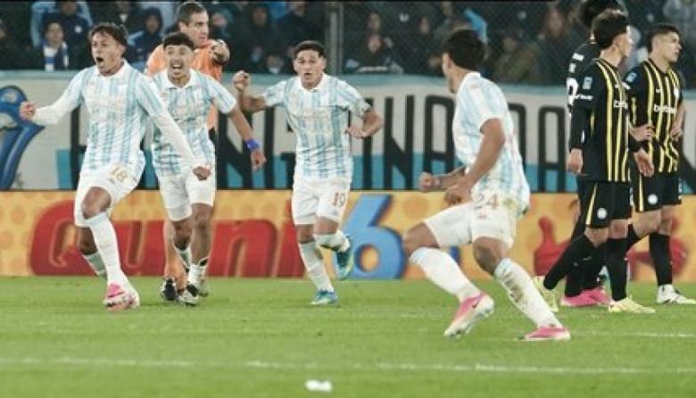 Racing no levanta: Perdió con Atlético Tucumán en Avellaneda y quedó anclado abajo