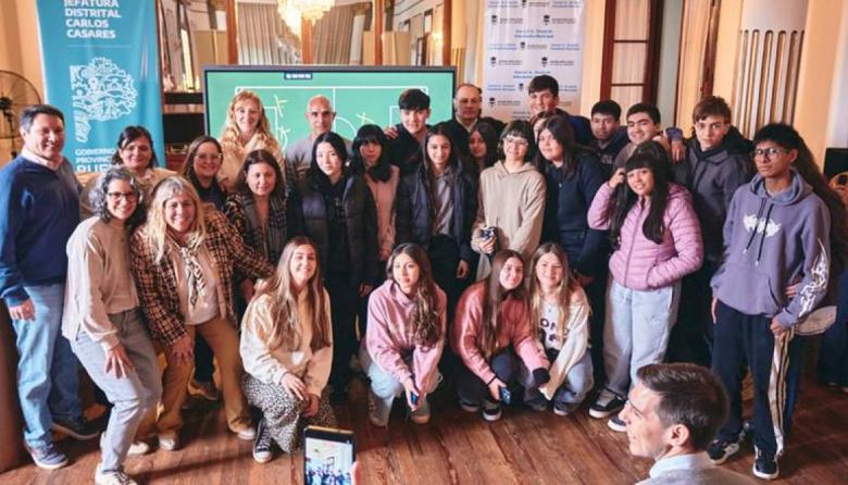 El primero en la Provincia: Carlos Casares estrenó pizarras interactivas en sus escuelas