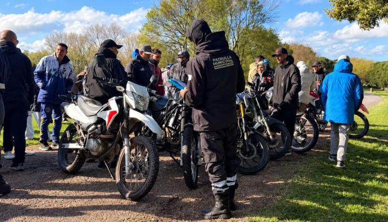 Salto: el “corte” de las motos terminó en una pelea con botellazos en plena Costanera
