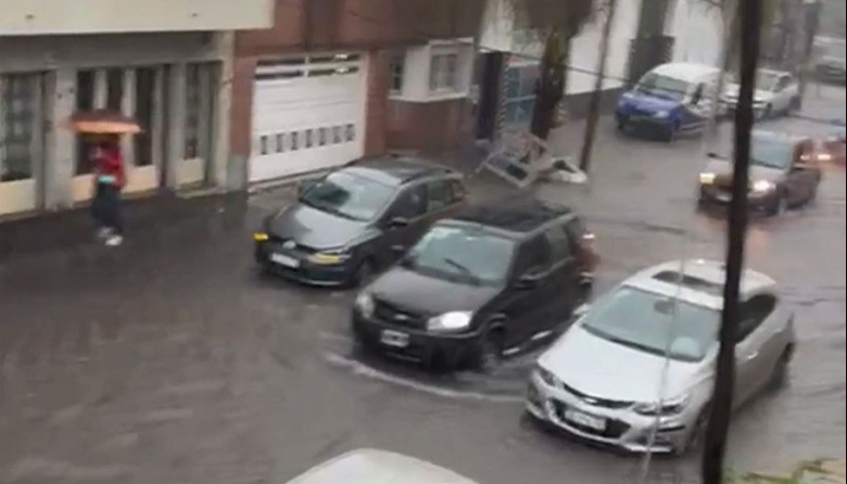 Se inundaron varios puntos del Conurbano y se esperan otros días de lluvia y viento