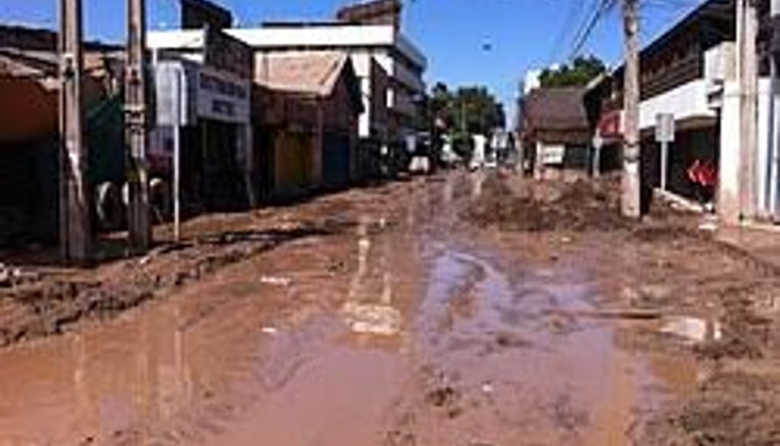 El aluvión dejó al menos seis muertos y Kast declaró a “Las Condes” como zona de catástrofe