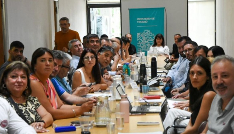 Con amenaza de paro incluida, otro gremio estatal exige que Kicillof llame a paritarias