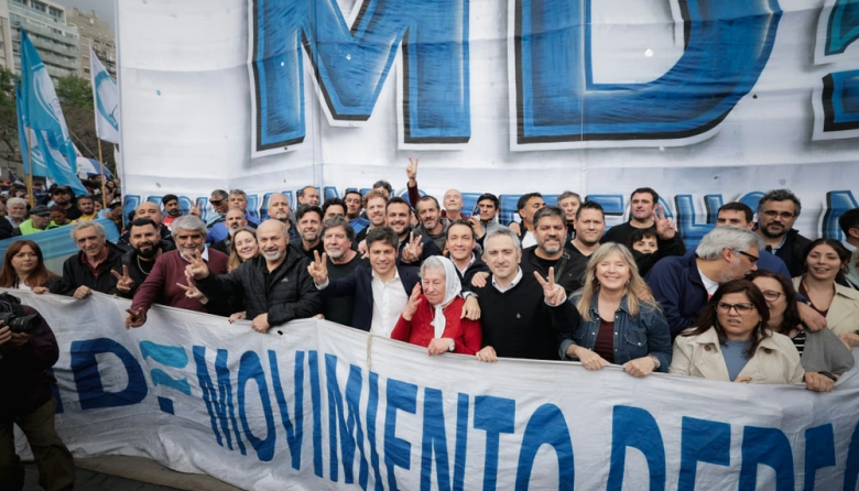 Kicillof estuvo en la protesta: "Defender la Universidad es defender el futuro del país"