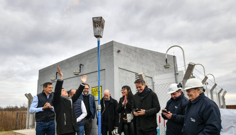 Kicillof habilita fondos a la empresa bonaerense de gas y busca sostener las obras
