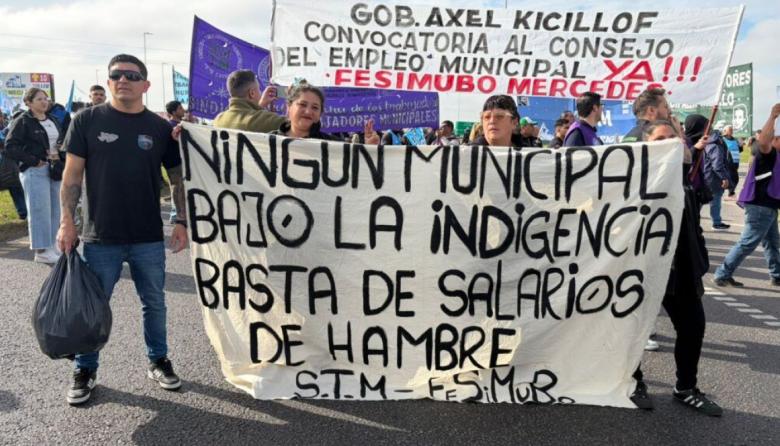 Municipales cortaron la Autovía Buenos Aires-La Plata contra los bajos salarios
