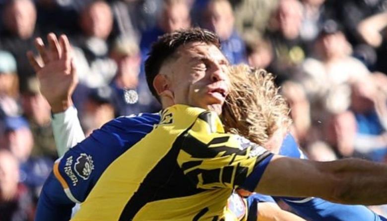 Emiliano 'Dibu' Martínez fue trasladado al hospital tras chocar la cabeza con un rival
