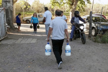 La gente busca comprar leche en los tambos