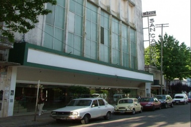 El Concejo no modificará la condición de bien patrimonial del Cine San Carlos