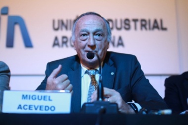 Desde la UIA no ven posible el bono para los empleados privados