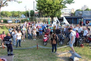 Abrazo solidario a los Talleres ferroviarios