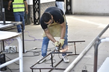 Beneficiarios de planes sociales integrarán cuadrillas de trabajo para reparar escuelas