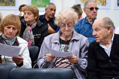 El gobierno estudia otro bono para los jubilados antes de junio