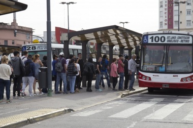 Se redujo a casi la mitad la cantidad de personas que usa transporte público en Capital