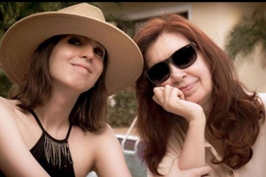 Cristina Fernández regresa al país junto a su hija Florencia