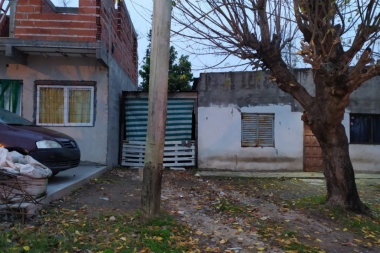 Volvió de trabajar y le habían instalado un poste en la entrada del garaje