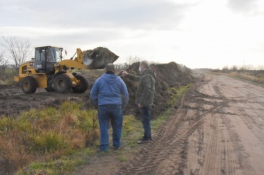 Pablo Zurro supervisó trabajos en caminos rurales