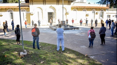 Abrazo simbólico al HIGA: agradecimiento por el trabajo