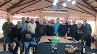 Hermoso reencuentro de futbolistas de Sarmiento de los ciclos ‘75 y ‘77