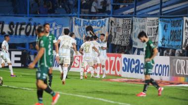 El Verde tuvo una noche para el olvido y sufrió una durísima goleada en Tucumán