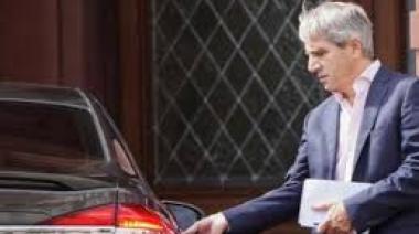El Gobierno sigue la guerra con las automotrices