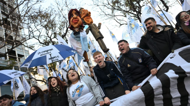 Multitudinaria marcha en favor de CFK en Plaza de Mayo
