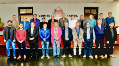 Entre la Lista 3 y los violetas, la UCR inició una ronda de consultas con los 135 comités