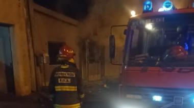 Otro incendio produjo daños de consideración en una vivienda cerca del Barrio Los Almendros