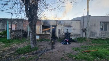 Los bomberos apagaron un incendio en una vivienda de Junín