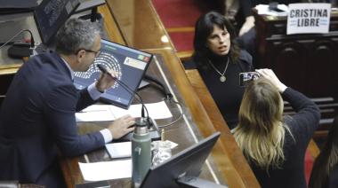 Escándalo y bochorno en Diputados: diputados K fueron a buscar a Espert y la sesión terminó a los empujones