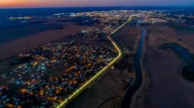 Ya funciona la nueva iluminación del camino a la laguna de Gómez